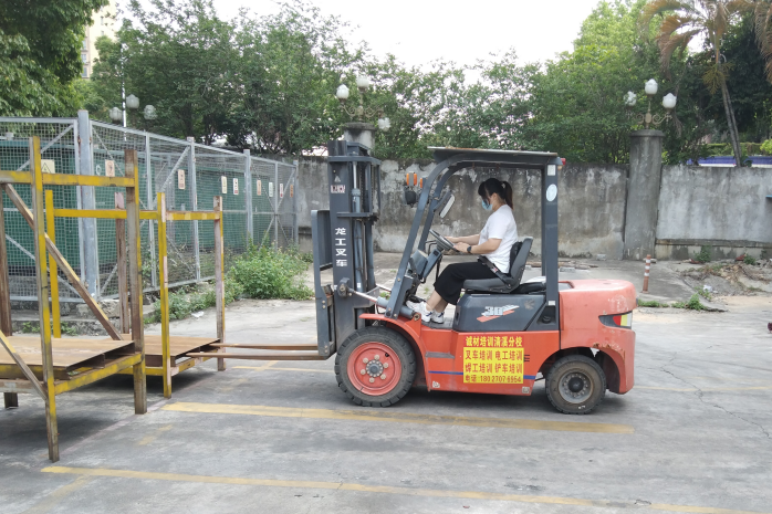 东莞横沥周边叉车培训考证哪里报名？