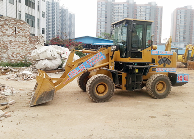东莞万江铲车培训 铲车训练场在哪个位置？