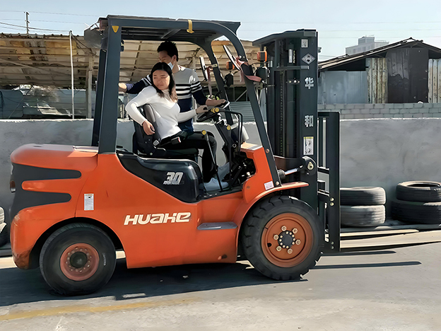 东莞桥头附近学叉车需要什么资料？