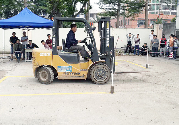 东莞石龙附近学叉车需要什么资料？