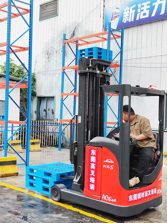 东莞凤岗附近考叉车证需要多少？