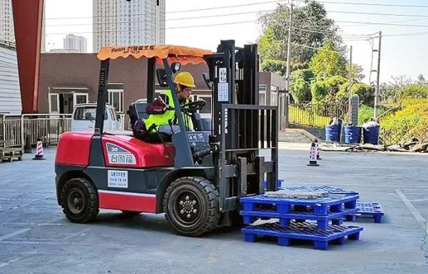 东莞中堂附近学叉车多少钱？