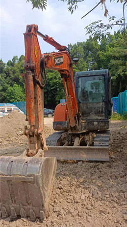 东莞厚街挖掘机培训学费多少钱一个月？